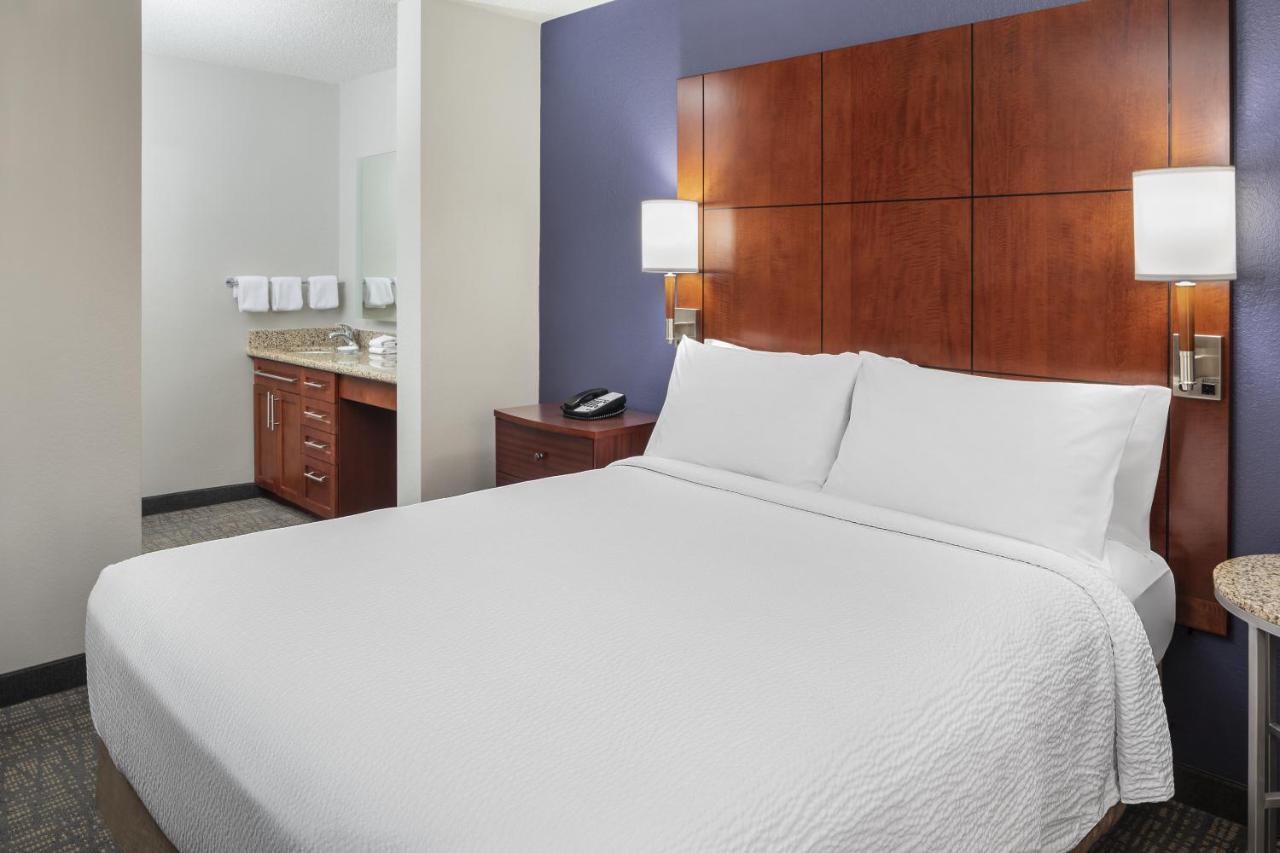 Trellis Durham Rtp Aparthotel Bagian luar foto