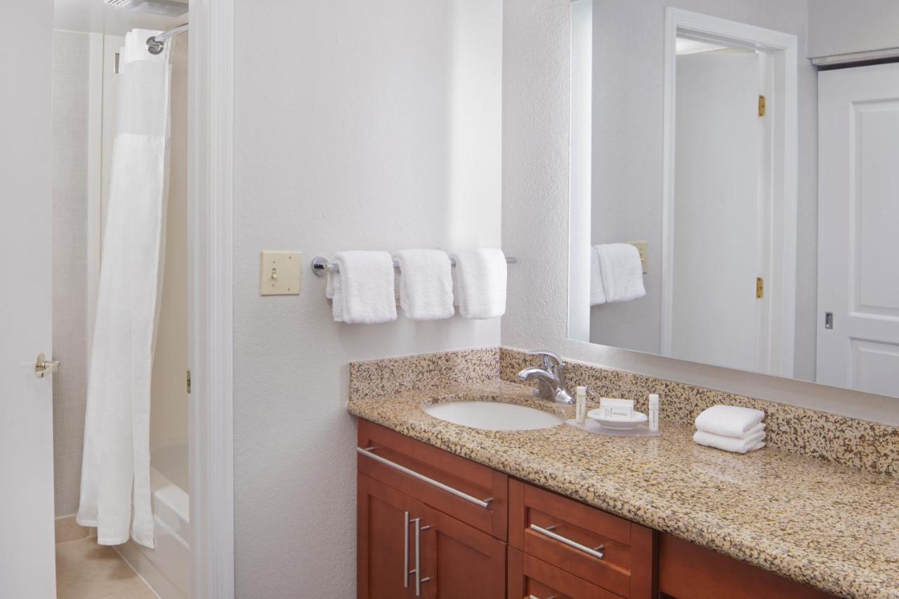 Trellis Durham Rtp Aparthotel Bagian luar foto