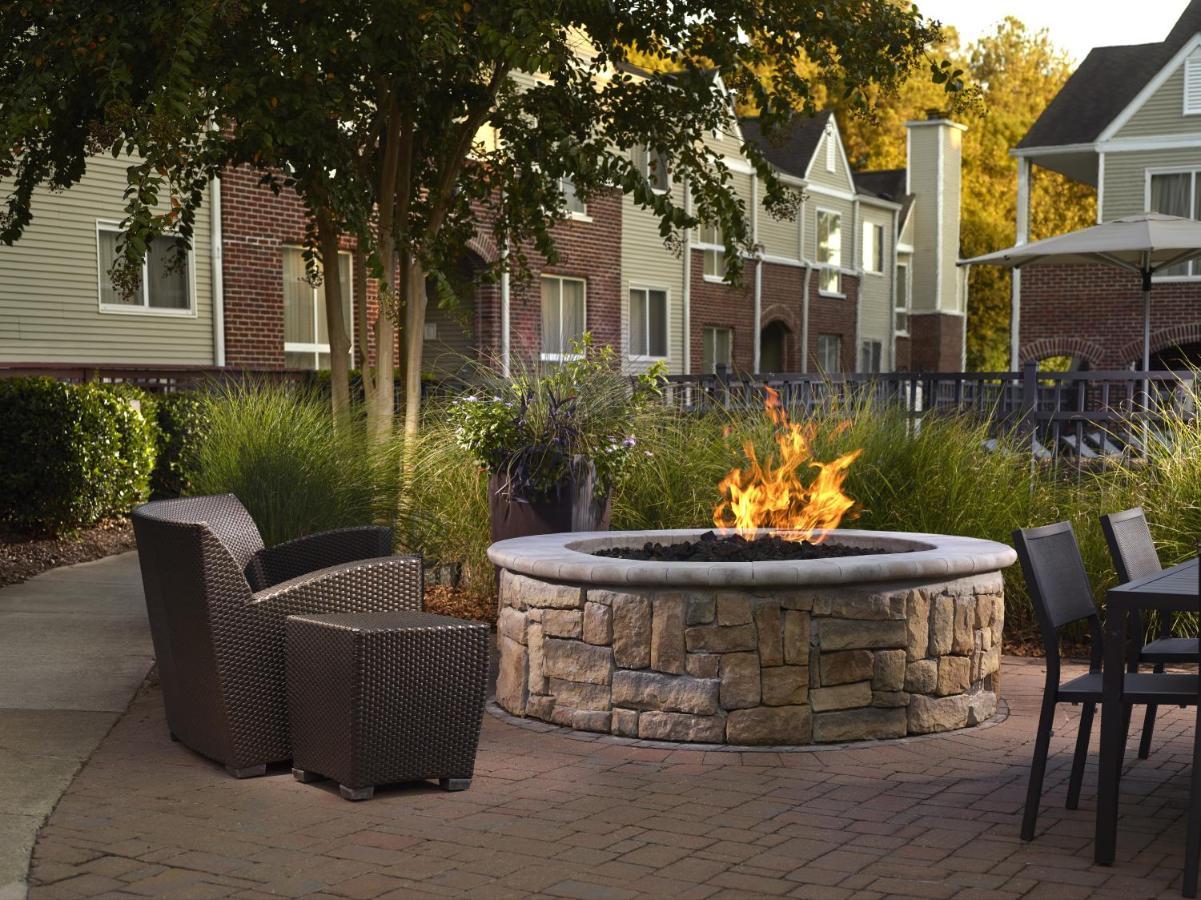 Trellis Durham Rtp Aparthotel Bagian luar foto